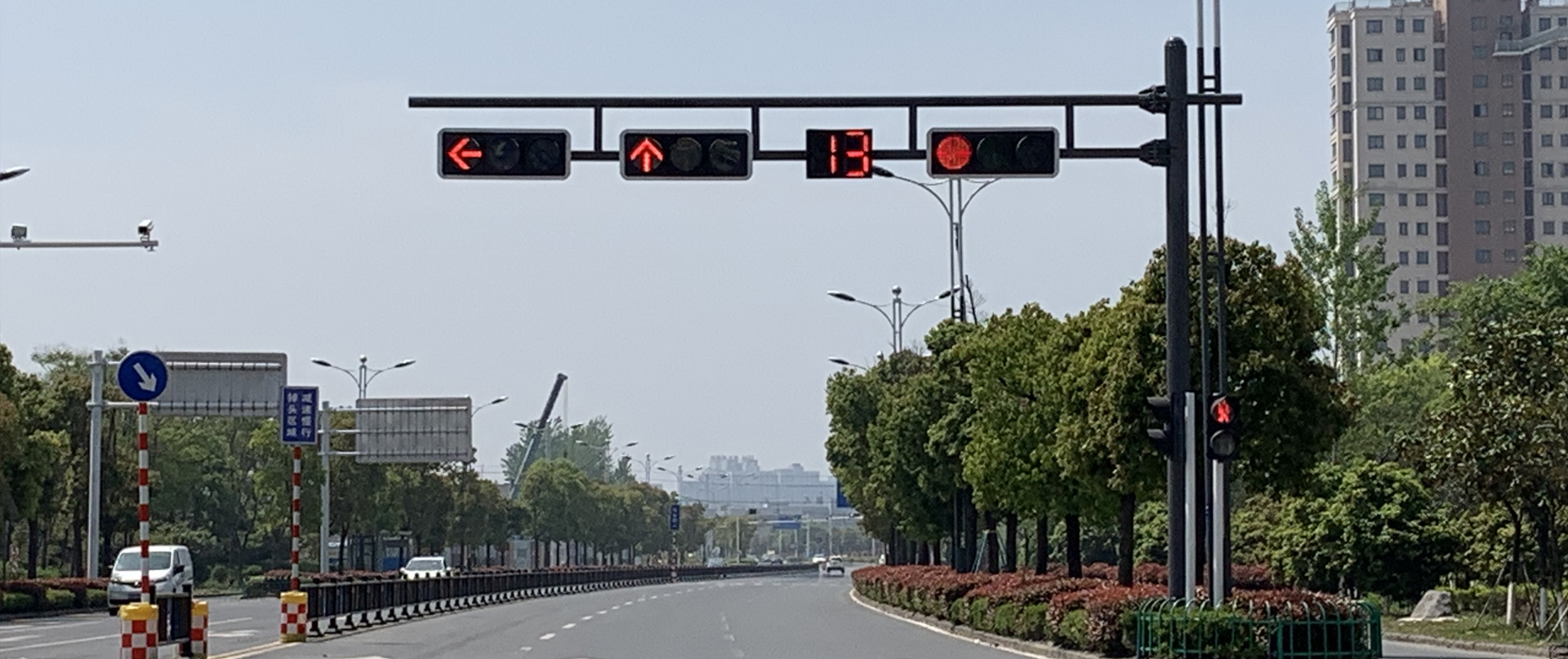 交通信號(hào)燈桿，道路交通信號(hào)桿